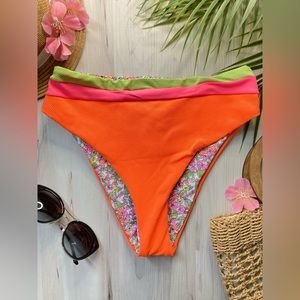 RARE Maaji 🌺 Reversible Suzy V High Rise Floral Bottoms 🐠🏄🏼‍♀️☀️